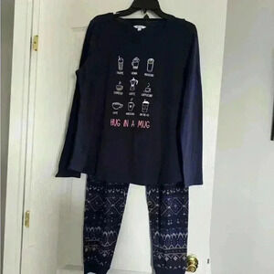 NWOT Reutmans gifable pyjamas. Fits snug. Better for  a medium size